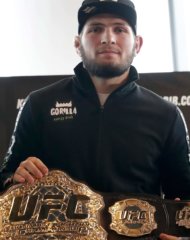 Хабиб Нурмагомедов с поясом чемпиона UFC в легком весе Хабиб Нурмагомедов с поясом чемпиона UFC в легком весе